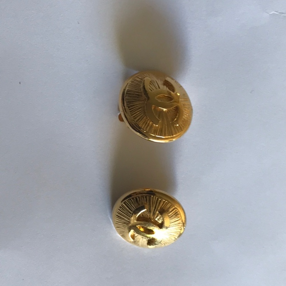 Chanel CC earrings